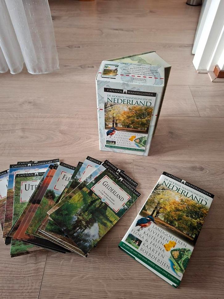 Complete set Capitool wandelgidsen Nederland, Boeken, Reisgidsen, Ophalen
