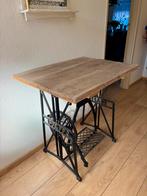 Tafel met Pfaff naaimachine onderstel, Ophalen