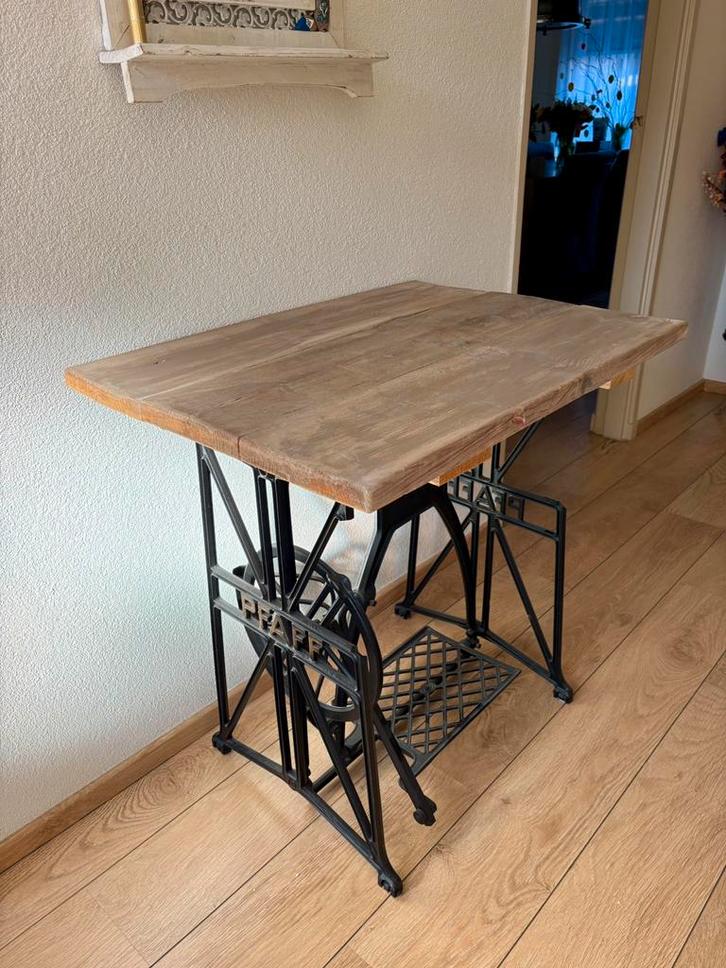 Tafel met Pfaff naaimachine onderstel, Antiek en Kunst, Antiek | Meubels | Tafels, Ophalen