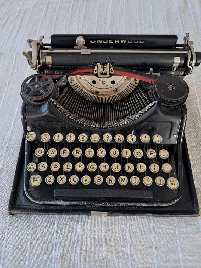 Mooie oude Underwood typemachine, Ophalen