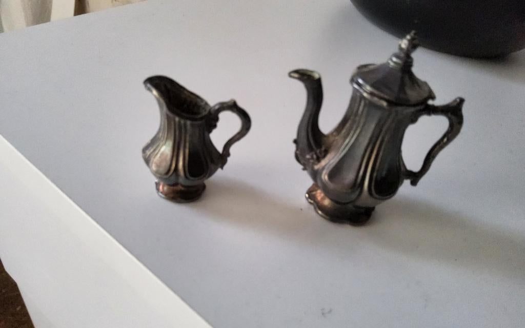 Twee  Zilver. Miniatuurtjes thee koffie kannen, Ophalen of Verzenden