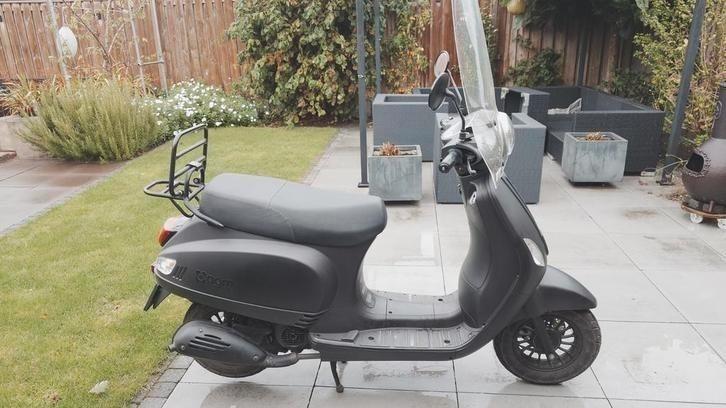 AGM VX50 Retro SnorScooter - Mat Zwart, Fietsen en Brommers, Snorfietsen en Snorscooters, Gebruikt, Overige merken, Benzine, Ophalen of Verzenden