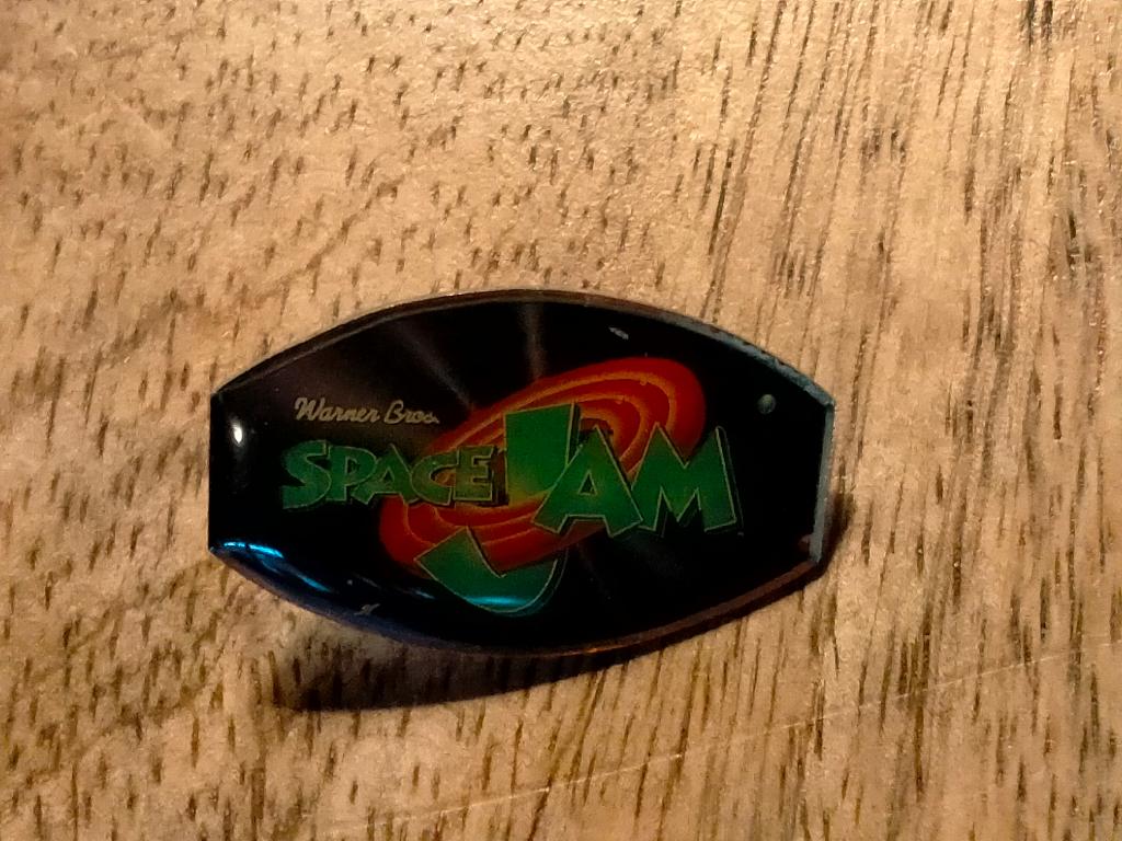 Warner Bros Space Jam film serie tekenfilm pin logo, Ophalen of Verzenden, Gebruikt, Overige onderwerpen