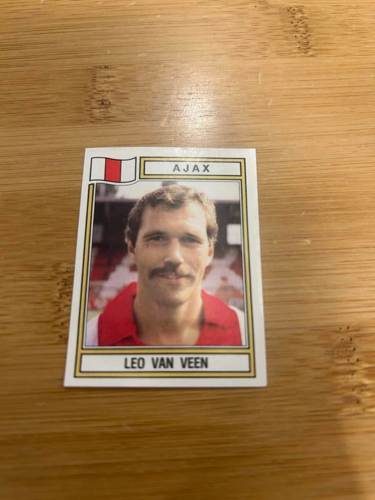 Panini Voetbal 83 Plaatje Leo van Veen (Ajax), Ophalen of Verzenden, Zo goed als nieuw, Plaatje