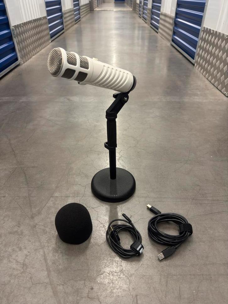 RØDE Podcaster USB Microfoon met DS1 Tafelstandaard, Muziek en Instrumenten, Microfoons, Zo goed als nieuw, Studiomicrofoon, Ophalen of Verzenden