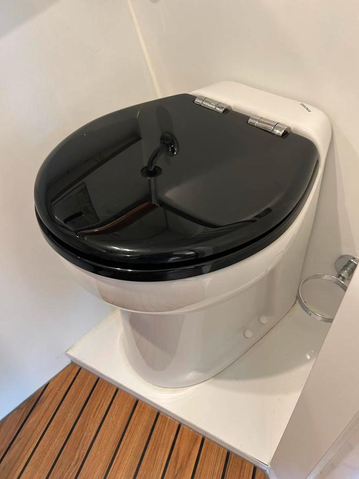 Tecma Marine Design Toilet - 12V/24V - Porselein, Doe-het-zelf en Verbouw, Sanitair, Gebruikt, Toilet, Steen, Ophalen of Verzenden