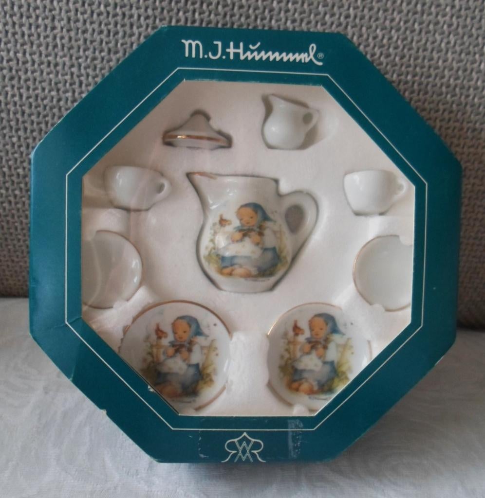 Kinderserviesje M.J. Hummel. 9-delig. Theeserviesje. Reutter, Verzamelen, Ophalen of Verzenden, Zo goed als nieuw