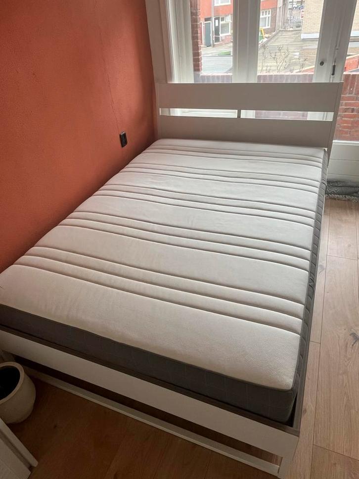 IKEA Trysil bedframe 160x200 met Hövag matras, Huis en Inrichting, Slaapkamer | Bedden, Gebruikt, Tweepersoons, 160 cm, 200 cm