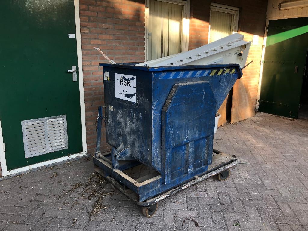 kantelbak kiepbak afval container, Ophalen, Gebruikt