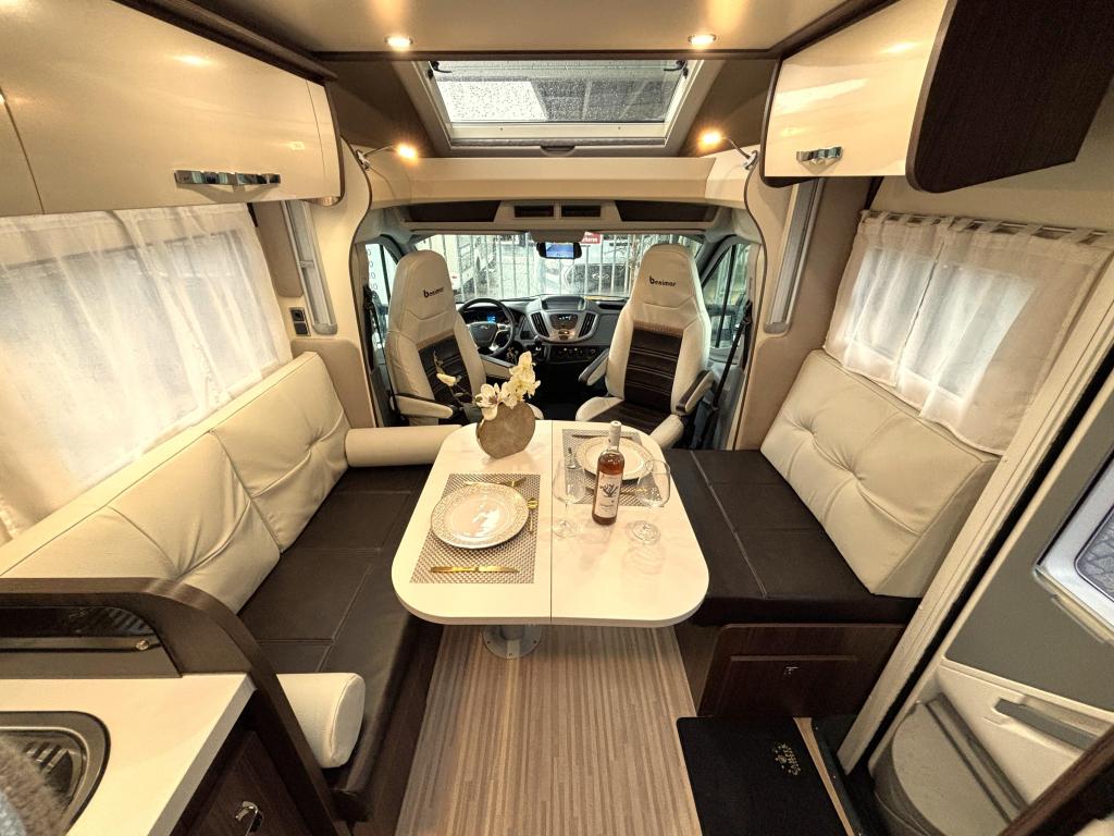 Benimar Tessoro 467 ENKELE BEDDEN HEFBED FACE TO FACE LEDER, Caravans en Kamperen, Ford, 7 tot 8 meter, Bedrijf, Half-integraal