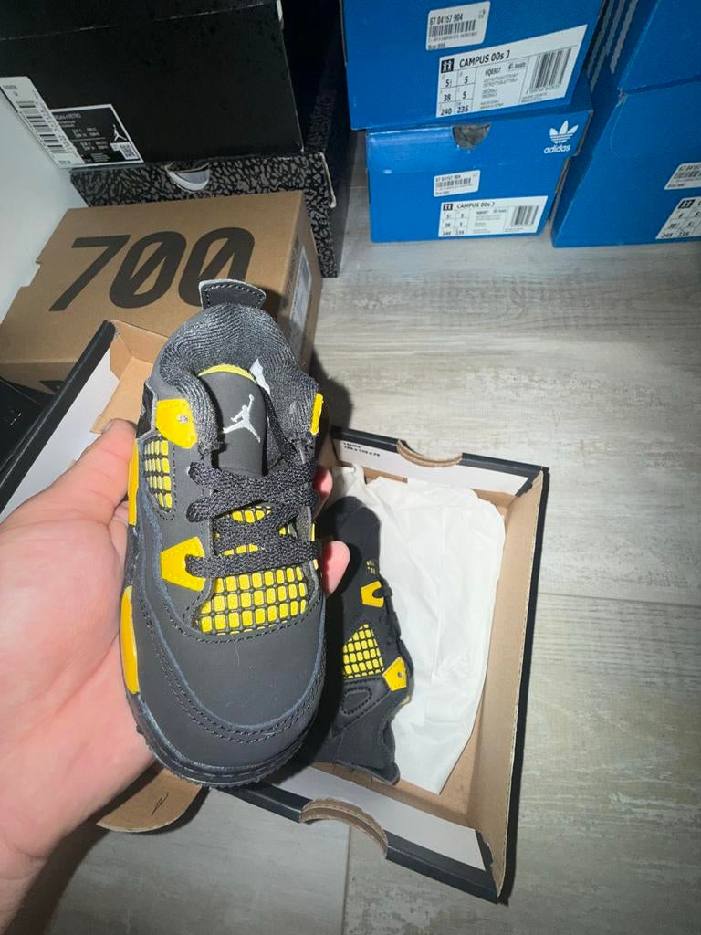 Jordan 4 Retro Thunder (TD) - Maat 23,5, Ophalen of Verzenden, Nieuw, Jongetje of Meisje, Schoentjes