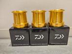 3 Daiwa Emblem 45 5000C QD Gouden Spoelen, Watersport en Boten, Hengelsport | Karpervissen, Ophalen of Verzenden, Zo goed als nieuw