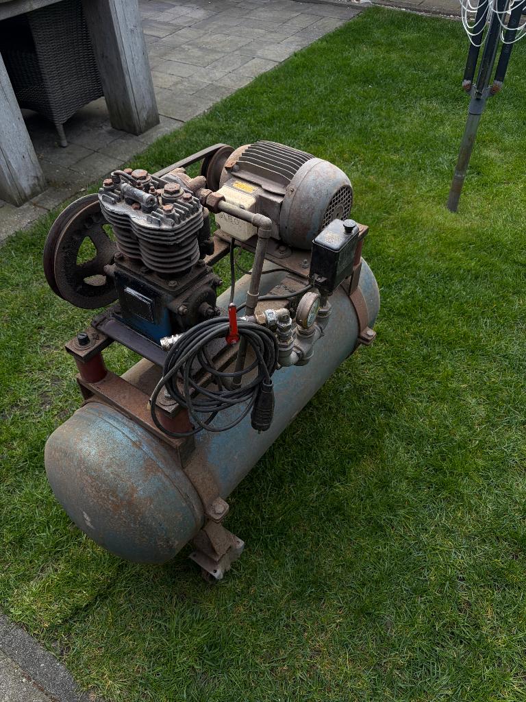 Compressor tot 8 bar, Doe-het-zelf en Verbouw, Compressors, Ophalen, Gebruikt, 6 tot 10 bar, Minder dan 200 liter/min