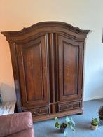 Klassieke massief houten kledingkast met sierlijk design, Antiek en Kunst, Ophalen