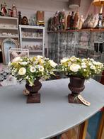 2 x giet yzeren potten met kransen compleet of los te koop, Ophalen of Verzenden, Zo goed als nieuw, Binnen