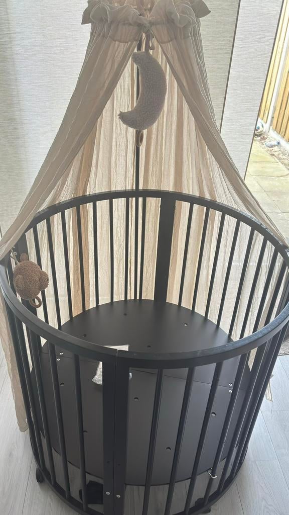 Zwarte box, Kinderen en Baby's, Boxen, Gebruikt, Rond, In hoogte verstelbaar, Wieltjes, Ophalen