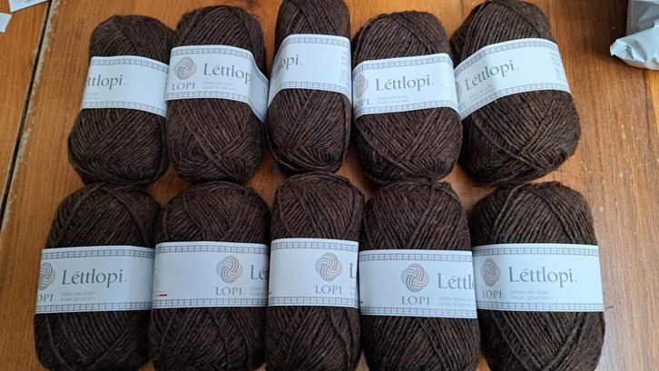 Léttlopi IJslandse Wol - 10 bollen donkerbruin, Hobby en Vrije tijd, Breien en Haken, Ophalen of Verzenden