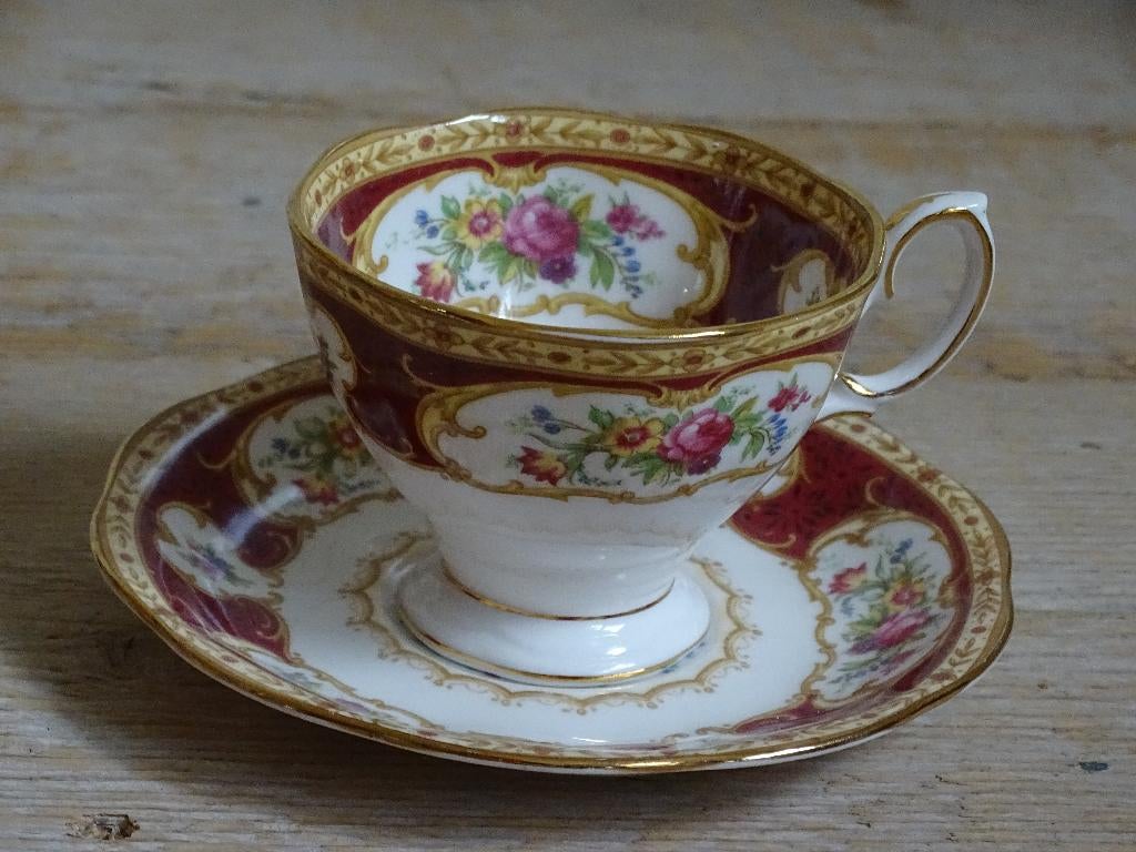 Kop-en-schotel, Royal Albert, LADY HAMILTON, gaaf, Antiek en Kunst, Antiek | Servies los, Ophalen of Verzenden