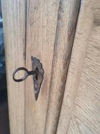 Antieke eikenhouten kast met smeedijzeren beslag, Antiek en Kunst, Ophalen of Verzenden