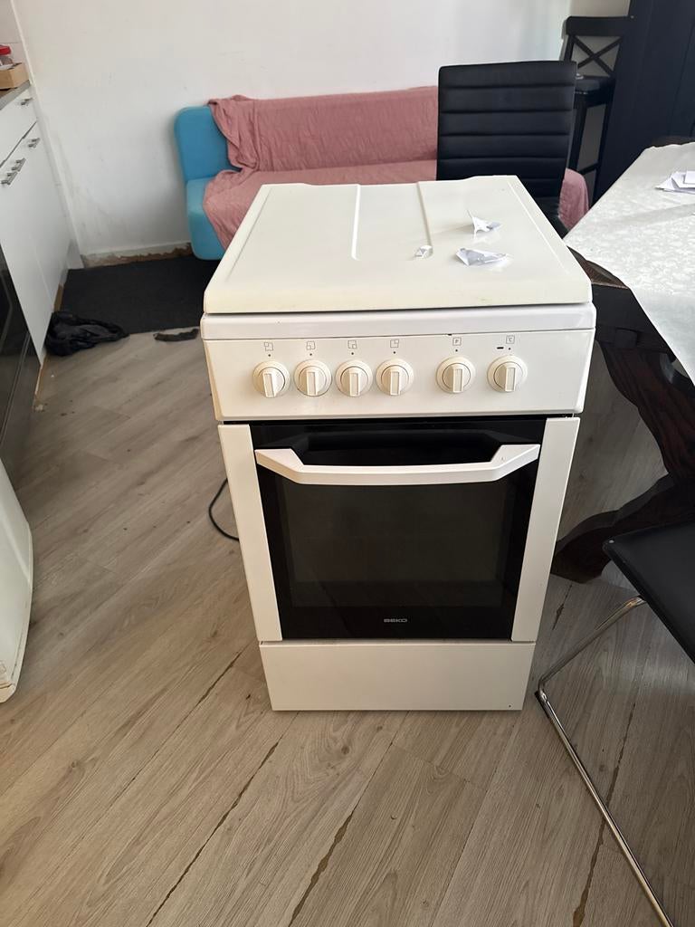 Beko fornuis met oven, Witgoed en Apparatuur, Fornuizen, Ophalen, Gebruikt, 4 kookzones, Gas