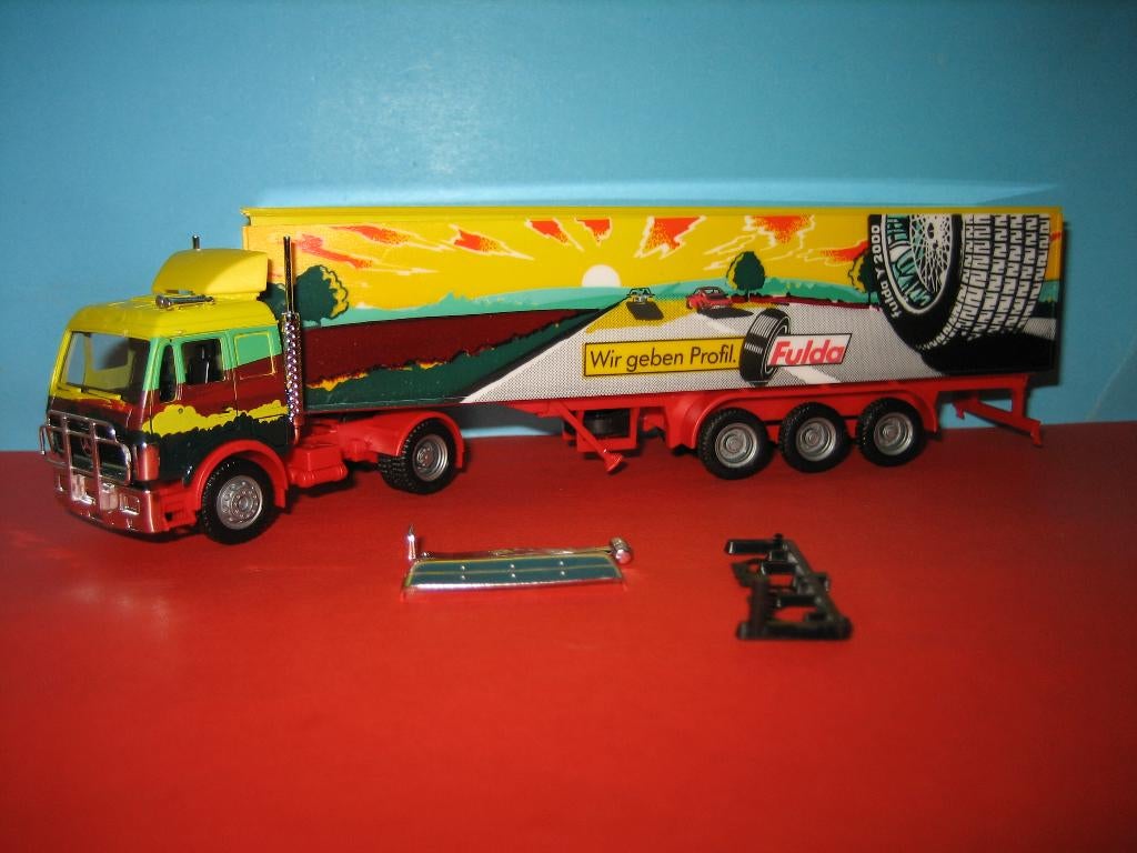 Fulda - Banden  MERCEDES met oplegger  Herpa, Ophalen of Verzenden, Zo goed als nieuw, Bus of Vrachtwagen, Herpa