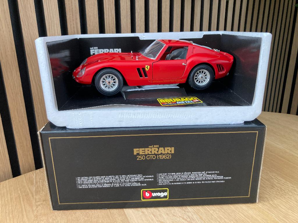 bburago Metal Farrari 250 GTO (1962) cod.3011 Die cast, Hobby en Vrije tijd, Modelauto's | 1:18, Nieuw, Auto, Bburago, Ophalen