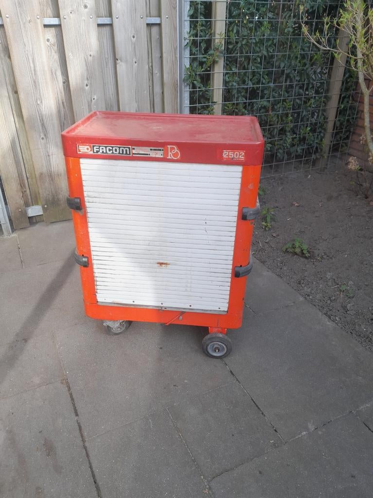 Gereedschap wagen facom, Ophalen