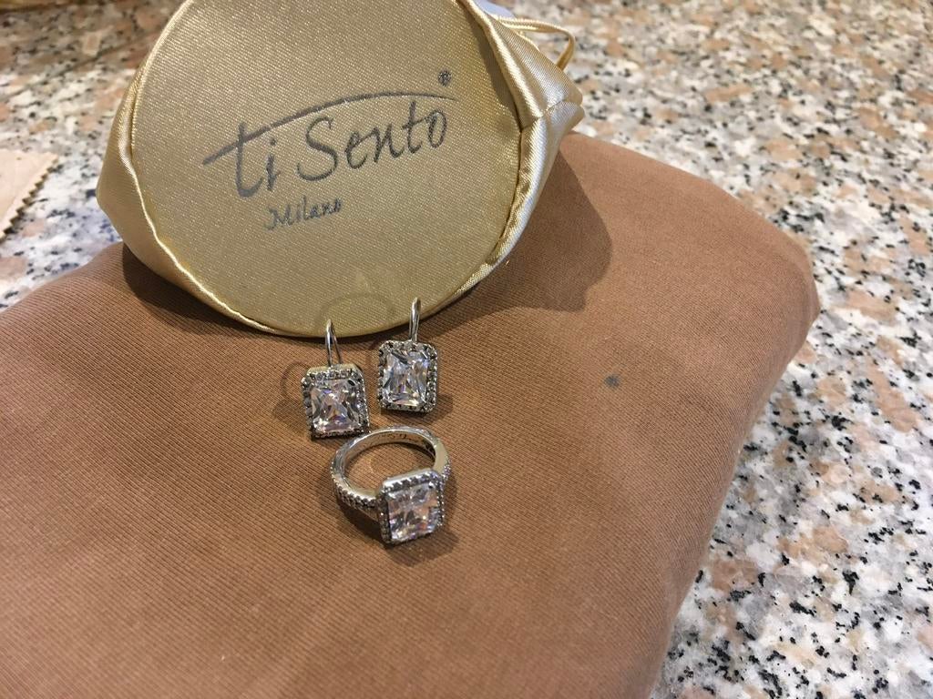 Te koop splinternieuwe oorbellen van Ti sento, Hangers, Met strass, Nieuw, Ophalen of Verzenden