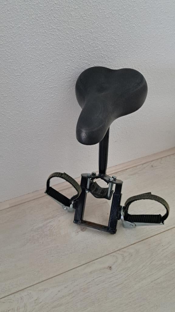 Kinderzadel zitje op stang, Ophalen, Zo goed als nieuw, Voetsteuntjes