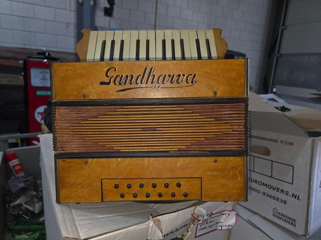 Gandharva accordeon, Ophalen of Verzenden, Gebruikt, Toetsaccordeon, Overige merken