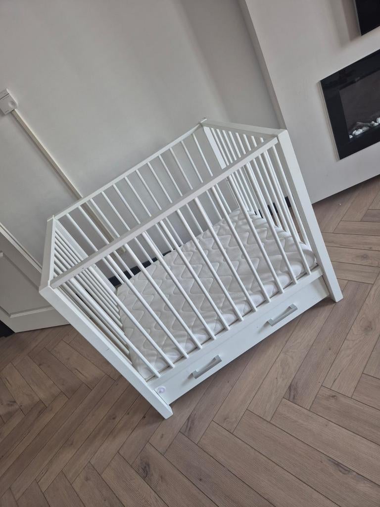 Witte kinderbox met lade en matras, Ophalen, Gebruikt, Vierkant, Lade