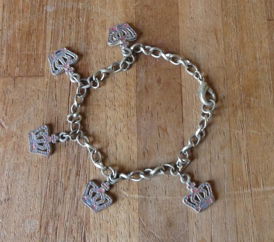 Queen Elizabeth II silver jubilee armband kroontjes, Verzamelen, Ophalen of Verzenden, Gebruikt, Buitenland, Overige typen