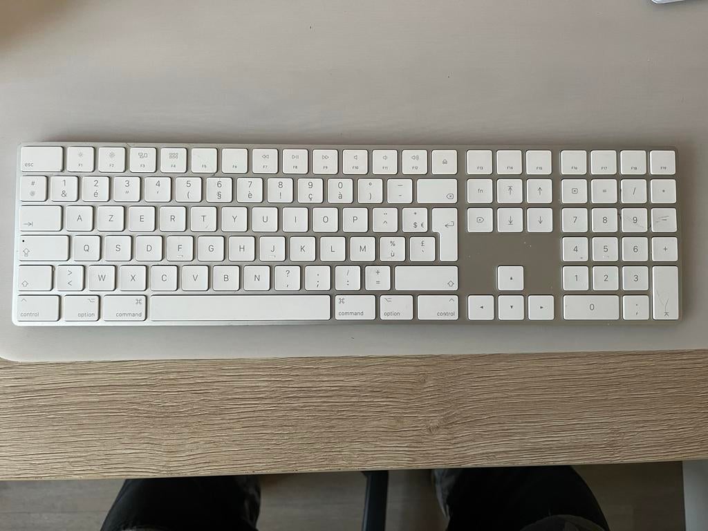 Draadloos Apple iMac Toetsenbord AZERTY (Frans), Computers en Software, Toetsenborden, Gebruikt, Multimediatoetsen, Azerty, Ophalen of Verzenden