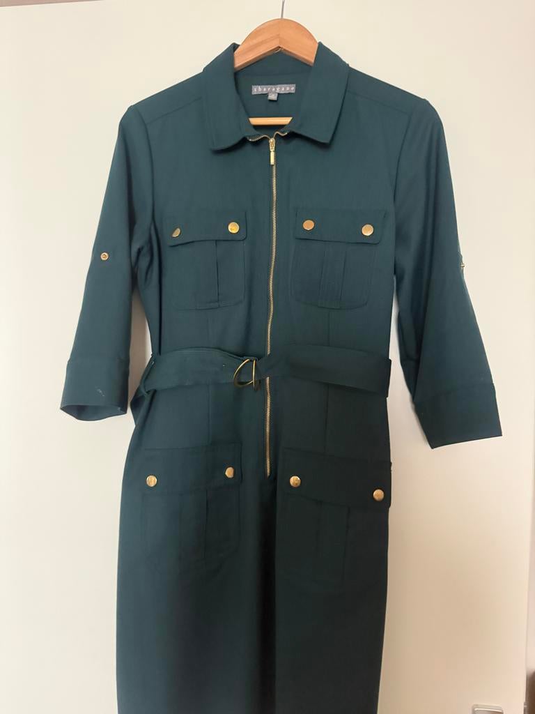 Sharagano donkergroene jurk met goudkleurige rits, Kleding | Dames, Jumpsuits, Ophalen of Verzenden, Zo goed als nieuw, Maat 38/40 (M)