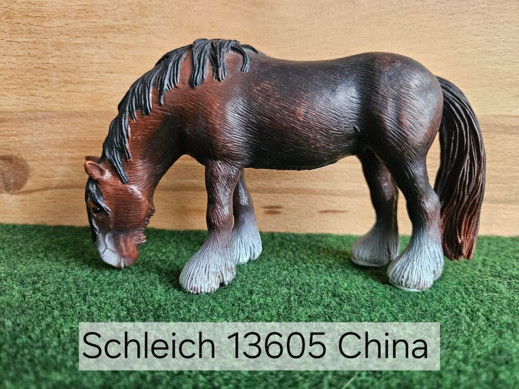Schleich 13705 grazende Shire merrie
uit 2006, Ophalen of Verzenden, Zo goed als nieuw, Paard, Beeldje of Figuurtje
