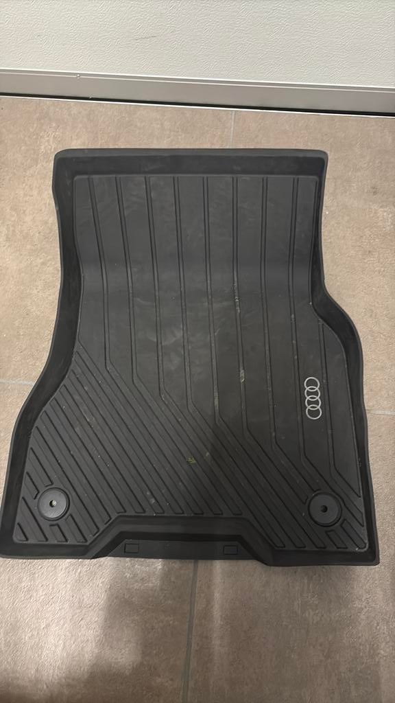 Mattenset audi Q6 etron, Auto diversen, Kofferbakmatten, Ophalen, Zo goed als nieuw