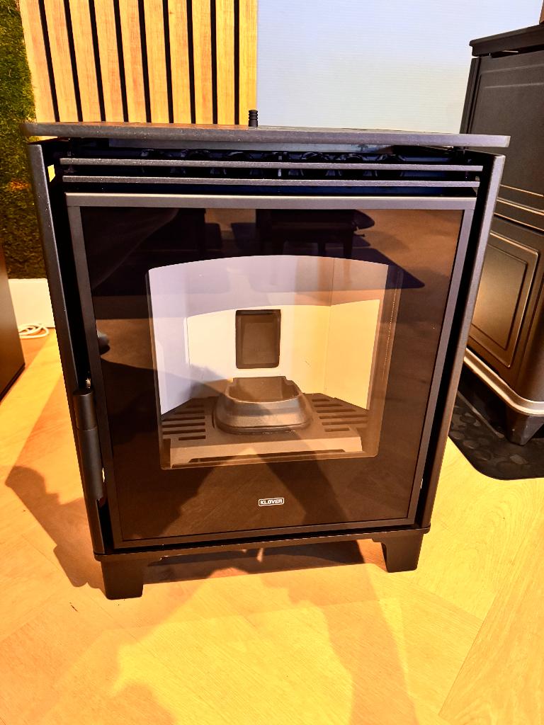 SHOWROOM UITVERKOOP Klover Heart. De kleinste pelletkachel, Ophalen, Overige brandstoffen, Nieuw, Pelletkachel