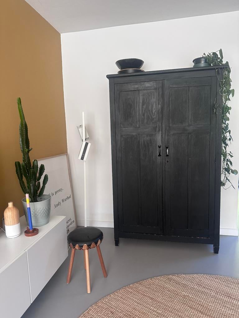 Zwarte oude buffetkast, Huis en Inrichting, Ophalen, 200 cm of meer, Minder dan 150 cm, Grenenhout