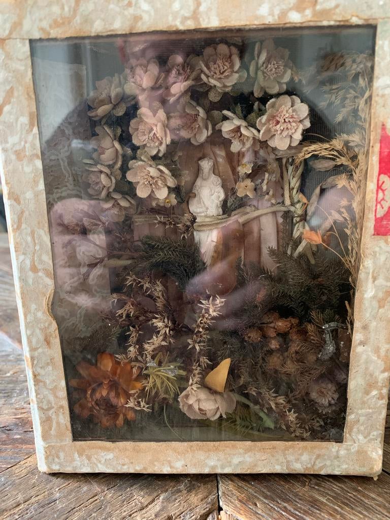 Antieke brocante reisaltaar met Mariabeeld en bloemdecoratie, Antiek en Kunst, Antiek | Religie, Ophalen of Verzenden
