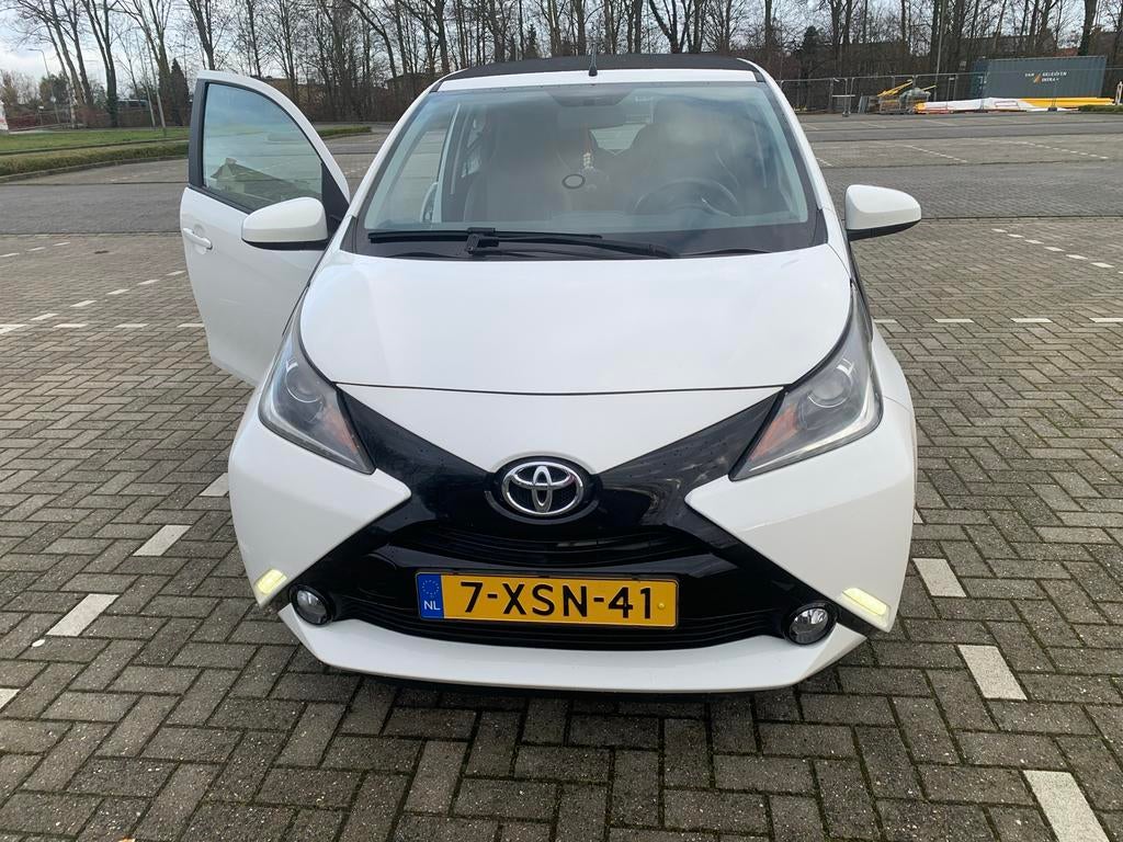Cabrio Toyota Aygo 1.0 12V Vvt-i Ddrs 2014 Wit, Auto's, Voorwielaandrijving, 4 stoelen, Wit, Origineel Nederlands