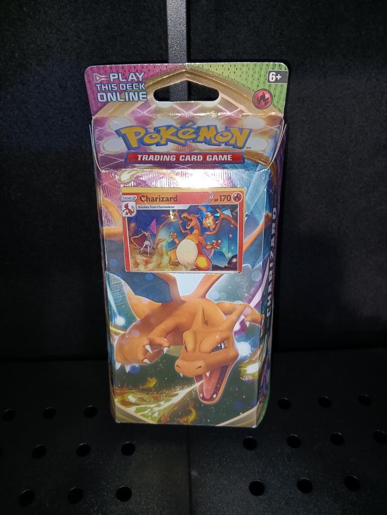Pokémon TCG Charizard vivid voltage Theme Deck, Hobby en Vrije tijd, Verzamelkaartspellen | Pokémon, Ophalen of Verzenden