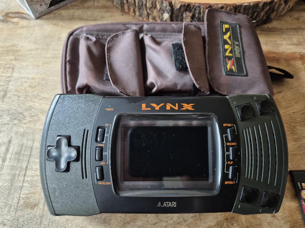 Atari Lynx II met originele opbergcase en 11 spellen, Spelcomputers en Games, Spelcomputers | Atari, Gebruikt, Verzenden, Zonder controller
