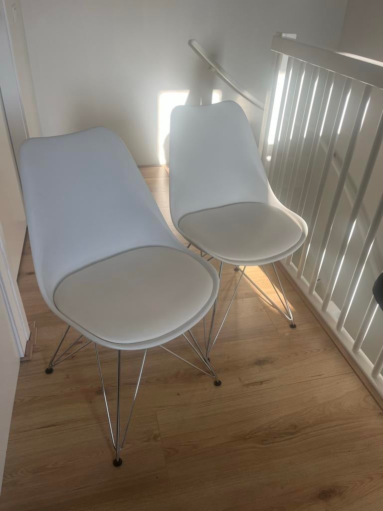 Set van 2 Witte Stoelen met Metalen Onderstel, Ophalen, Kunststof, Gebruikt, Twee