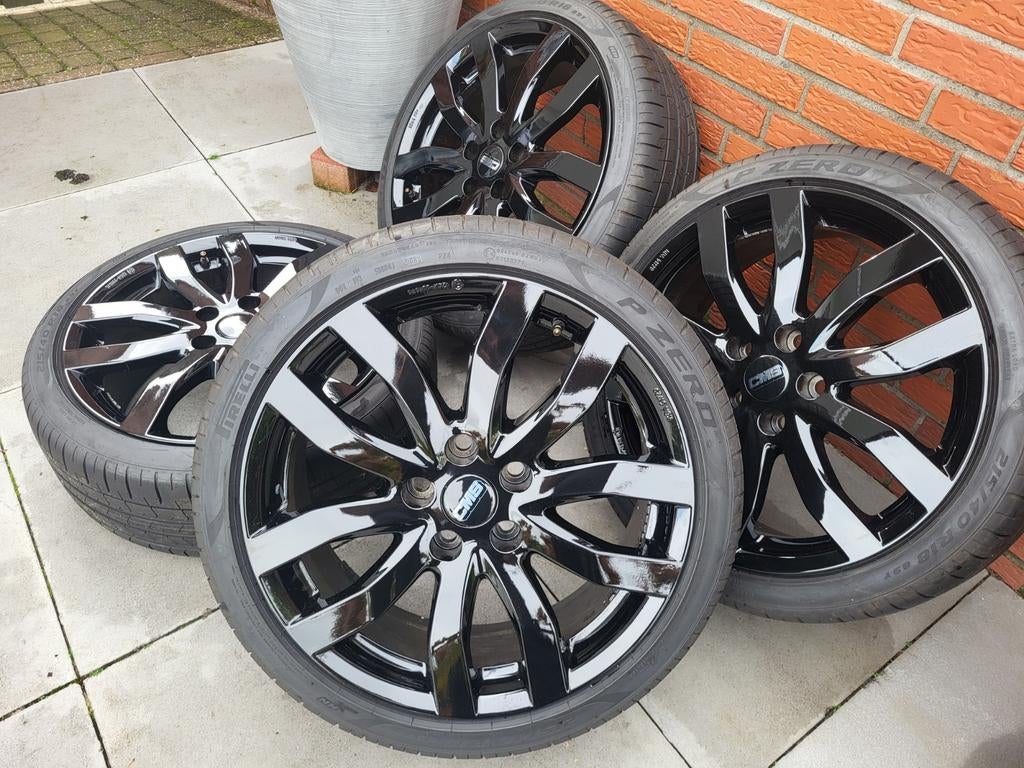 Toyota velgen met Pirelli zomerbanden 215/40/18 inch, 18 inch, 215 mm, Banden en Velgen, Nieuw