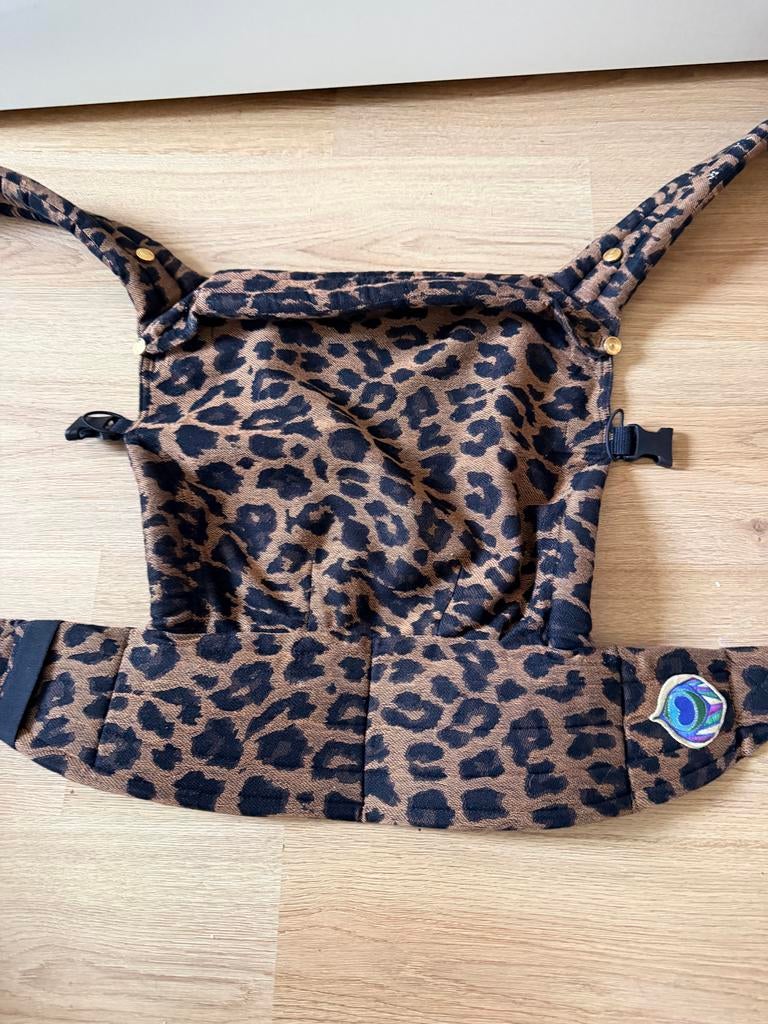 Artipoppe draagzak luipaardprint, Buik of Rug, Zo goed als nieuw, Draagzak, Ophalen