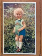Kindje tussen de bloemen, Ophalen of Verzenden, 1940 tot 1960, Gelopen, Kinderen