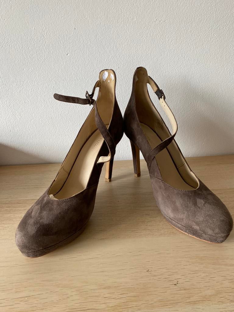 Prachtige suède Kop en Staart pumps 41, Kleding | Dames, Ophalen of Verzenden, Nieuw, Bruin, Schoenen met hoge hakken