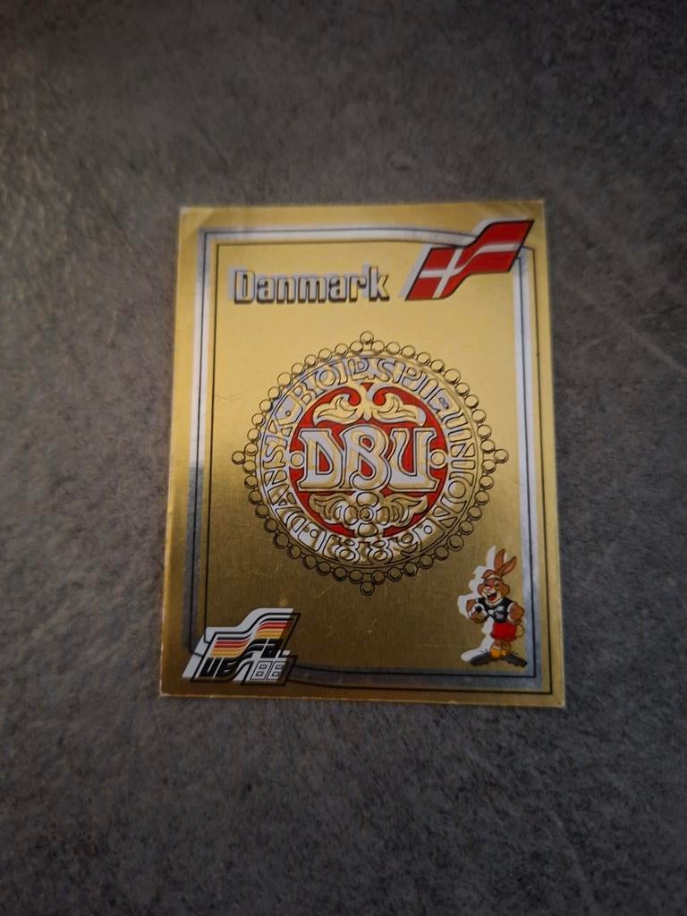 Panini sticker Euro 88 Duitsland. Embleem Denemarken., Ophalen of Verzenden, Gebruikt, Sticker