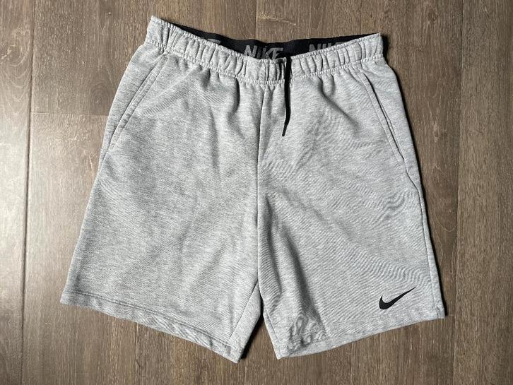 Short Nike grijs gemeleerd maat L, Kleding | Heren, Sportkleding, Zo goed als nieuw, Algemeen, Maat 52/54 (L), Grijs, Ophalen of Verzenden