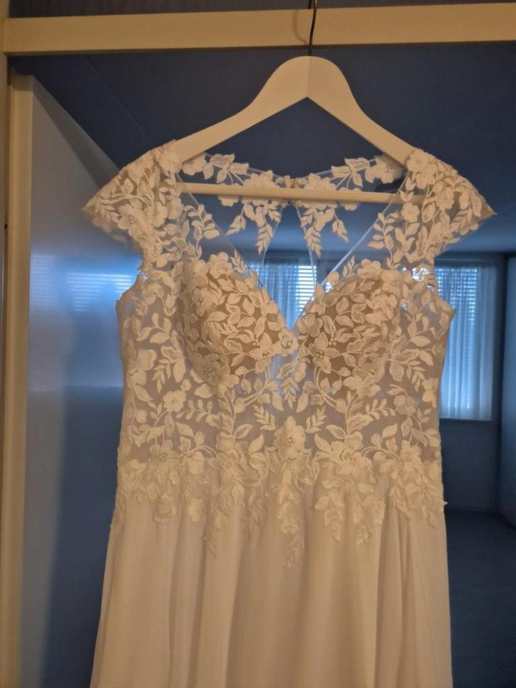 Elegante trouwjurk met kanten details, Kleding | Dames, Trouwkleding en Trouwaccessoires, Zo goed als nieuw, Trouwjurk, Wit, Ophalen of Verzenden